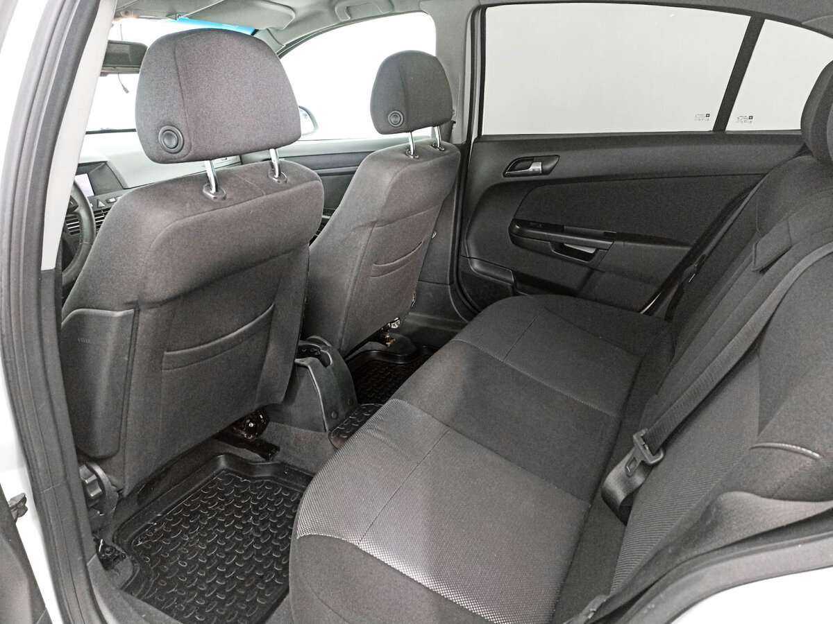 Купить Опель Астра, 2013, 218 764 км.. Фото: #9