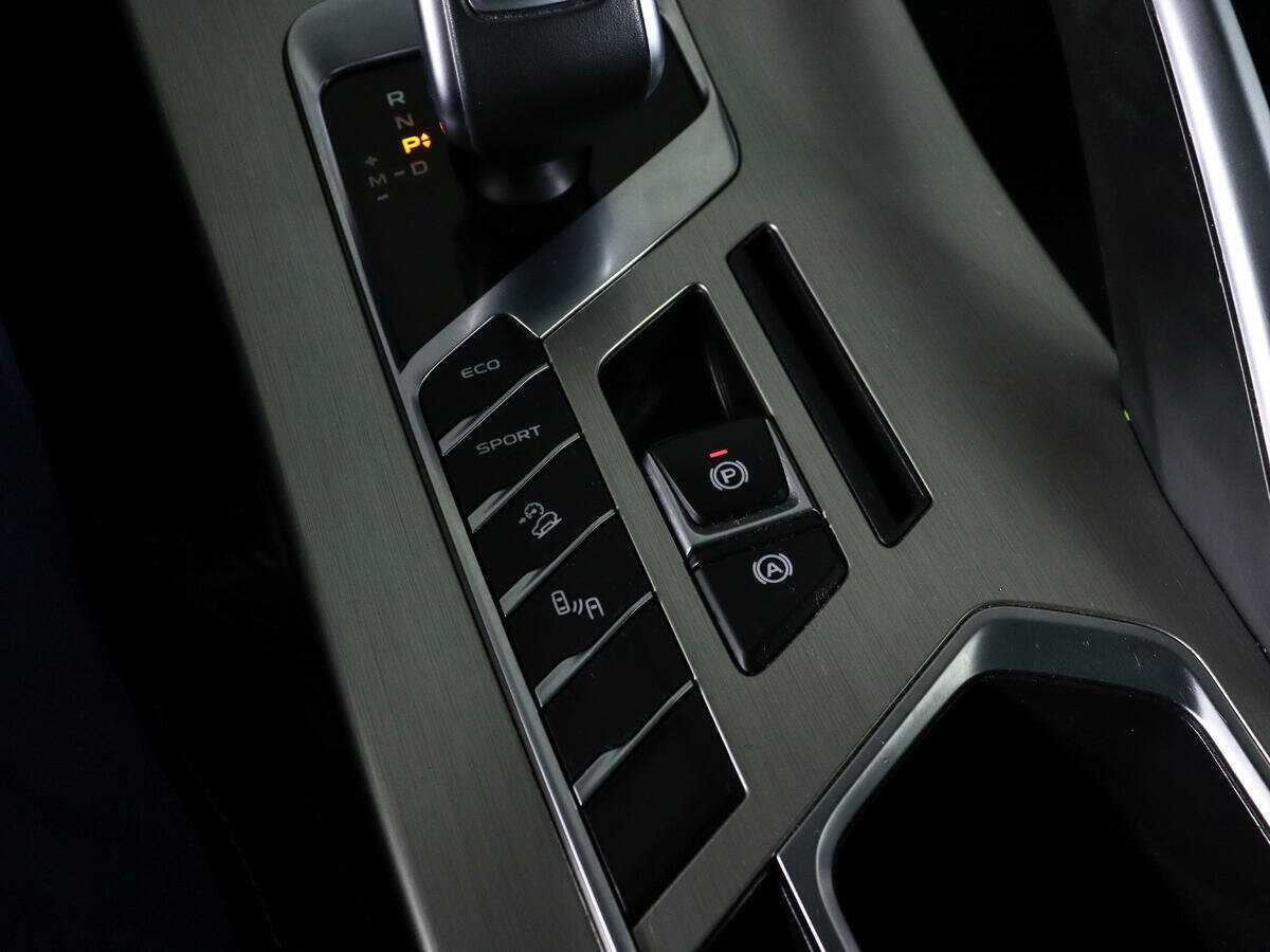 Купить Джили Кулрэй, 2021, 79 600 км.. Фото: #17